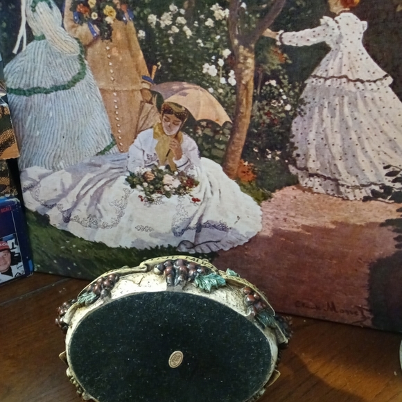 San Francisco Music Co.Bench Music Box &Tyndale- Ceramic Heavy Basket Vintages. - Picture 4 of 16